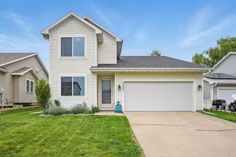 3055 E 52nd St, Des Moines, IA 50317