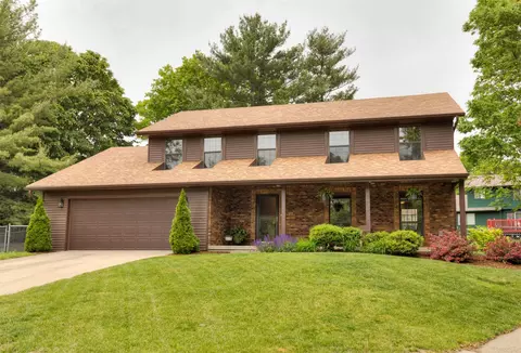 3900 Bayberry Ct, Urbandale, IA 50322