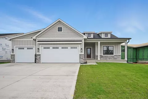 1216 Orchard Hills Dr, Norwalk, IA 50211