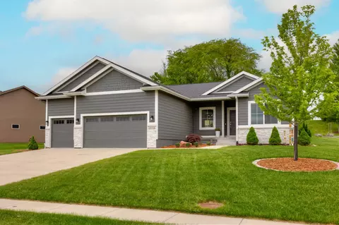 16004 Plum Dr, Urbandale, IA 50323