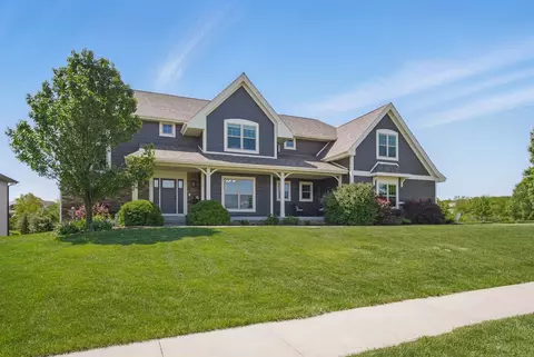 9012 NW 72nd Pl, Johnston, IA 50131