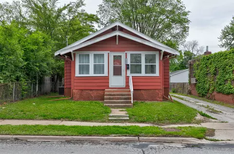 2403 E 14th St, Des Moines, IA 50316
