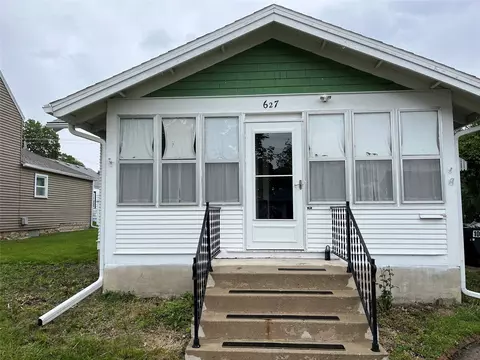 627 7th St, Nevada, IA 50201