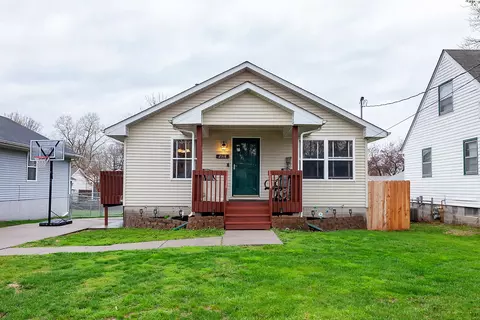 2518 E 39th Ct, Des Moines, IA 50317