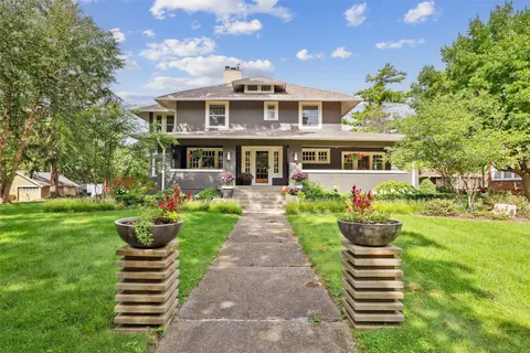 912 45th St, Des Moines, IA 50312