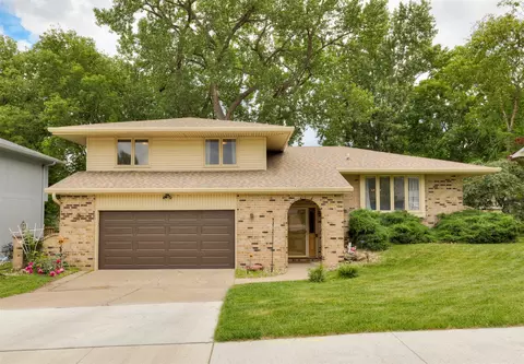 1711 NW 99th Ct, Clive, IA 50325