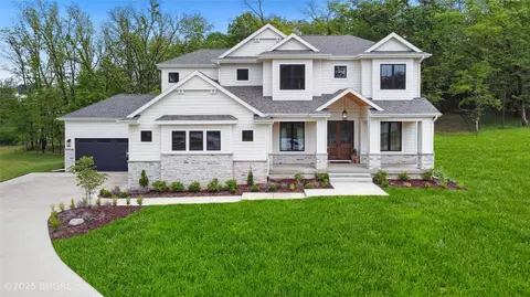 815 S Kingswood Ct, West Des Moines, IA 50266
