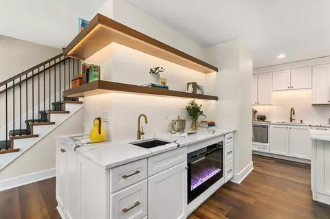 3305 Ep True Pkwy #1502, West Des Moines, IA 50265