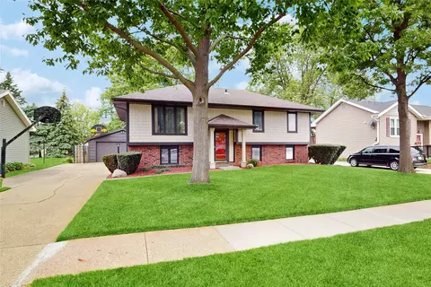 512 12th Ave NW, Altoona, IA 50009