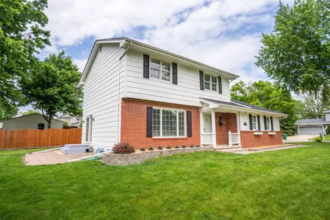 2403 Guenever Ct, Altoona, IA 50009