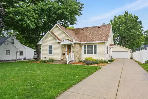 7105 Madison Ave, Urbandale, IA 50322