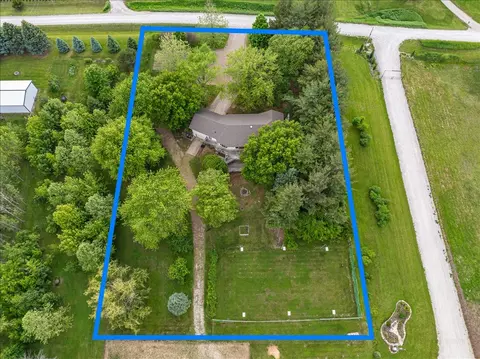 806 195th Ave, Pella, IA 50219