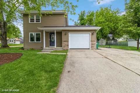 555 Patterson Dr, Carlisle, IA 50047