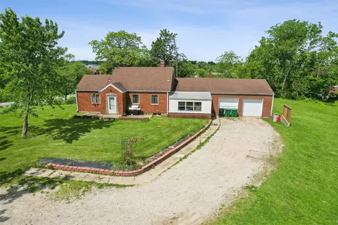 5255 Meredith Dr, Des Moines, IA 50310