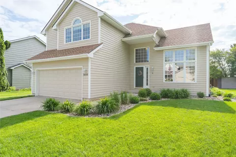 6640 Monticello Ct, Johnston, IA 50131