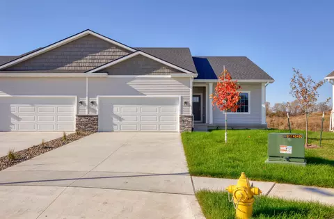 16738 Walnut Meadows Cir, Urbandale, IA 50323