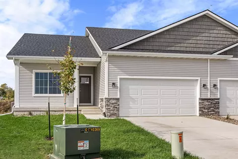 16732 Walnut Meadows Cir, Urbandale, IA 50323