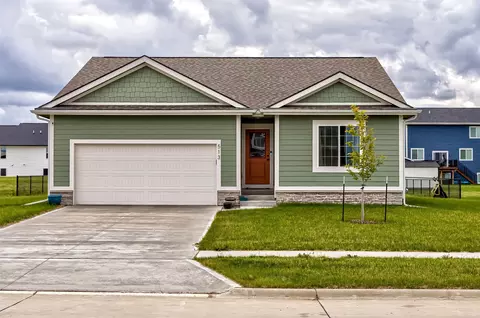 513 Walnut Dr, Huxley, IA 50124