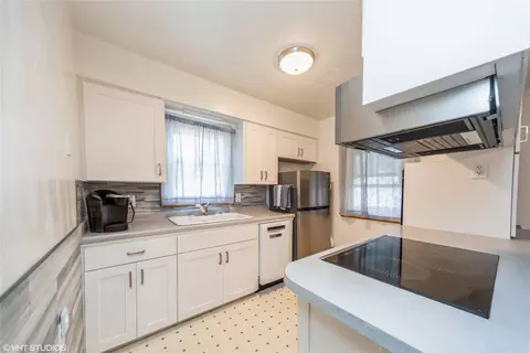 3225 Brinkwood Rd, Des Moines, IA 50310