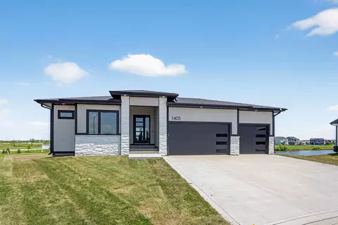 1405 NW Bull Run Ct, Waukee, IA 50263