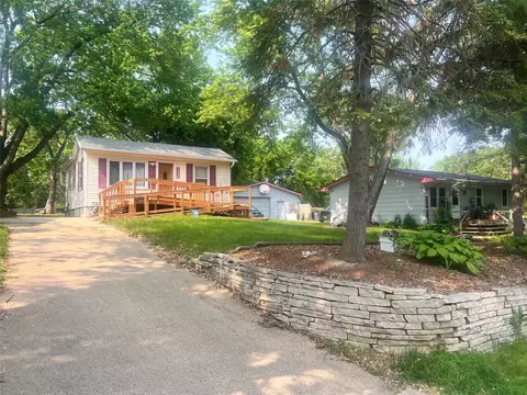 1524 E Virginia Ave, Des Moines, IA 50320