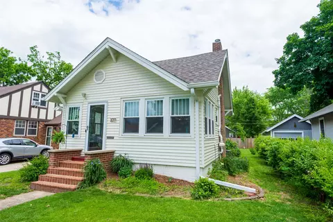 1055 40th St, Des Moines, IA 50311