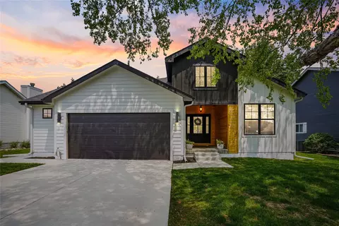 519 W Mills St, Winterset, IA 50273