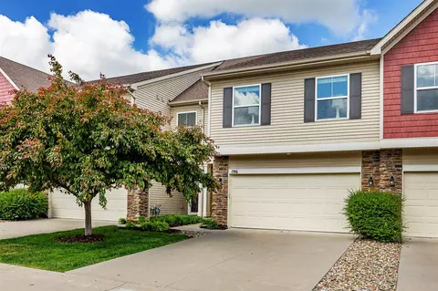 196 79th St, West Des Moines, IA 50266