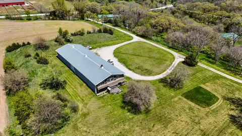 19724 365th St, Earlham, IA 50072