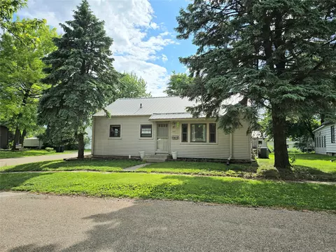 1011 S 9th St, Oskaloosa, IA 52577