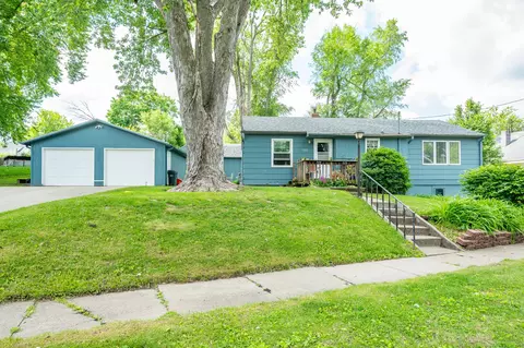 1309 Glenway Dr, Newton, IA 50208