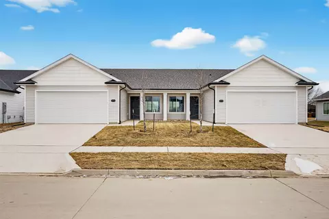 2216 Legacy Dr, Norwalk, IA 50211
