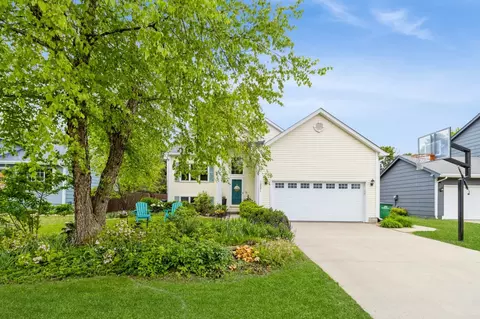 1221 S 51st St, West Des Moines, IA 50265