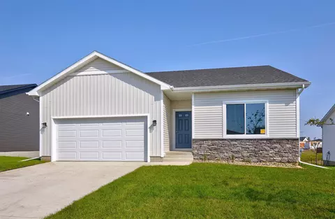 605 NW Compass Ave, Waukee, IA 50263