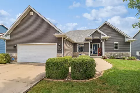 5213 SE 30th St, Des Moines, IA 50320