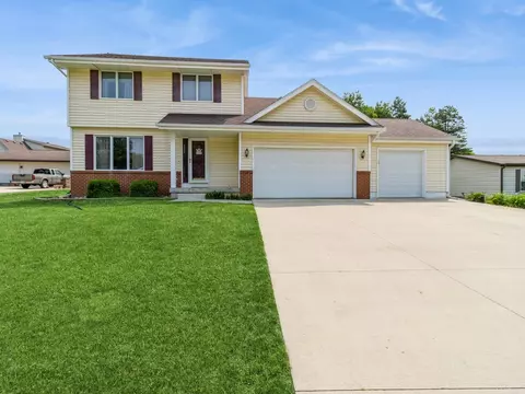 1506 W 17th St S, Newton, IA 50208