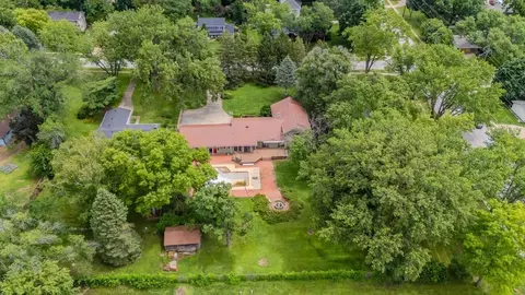 1010 32nd St, West Des Moines, IA 50266