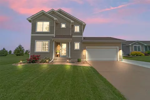 10231 Catalina Dr, Johnston, IA 50131