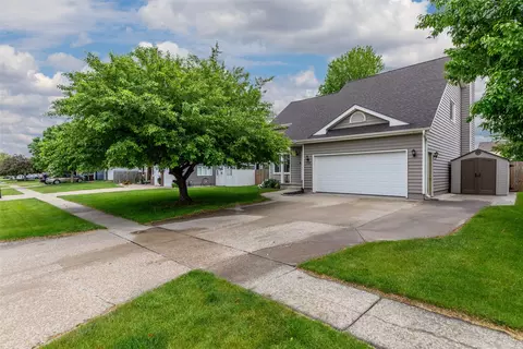 714 SE Dolan Dr, Grimes, IA 50111