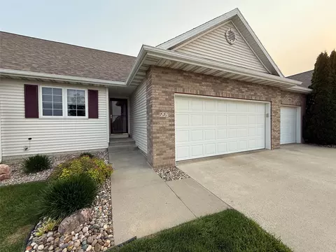 732 SE Ponds Edge Ln, Ankeny, IA 50021