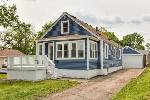 604 10th St, West Des Moines, IA 50265