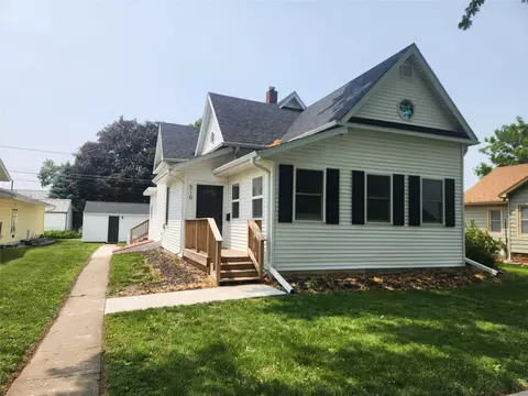 510 N 1st St, Knoxville, IA 50138