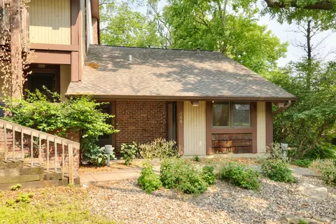 4663 Lockner Dr #12, Urbandale, IA 50322