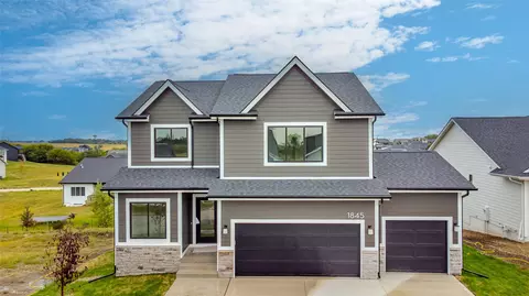 1845 Silver Maple Dr, Norwalk, IA 50211