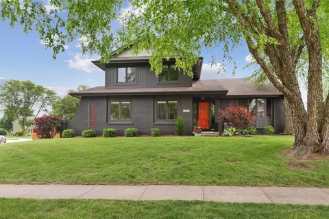 4604 Stonebridge Rd, West Des Moines, IA 50265