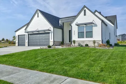 3736 NW 183rd St, Clive, IA 50325