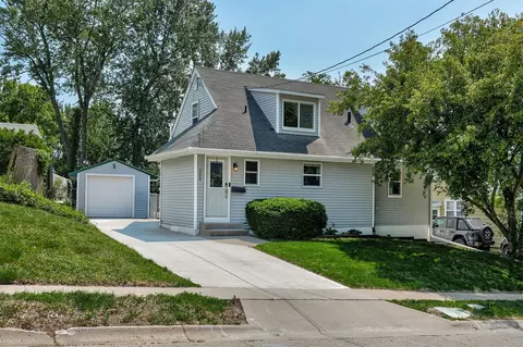 6004 Dagle Dr, Des Moines, IA 50311