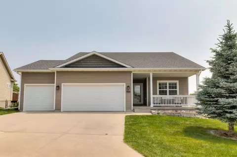 1245 Blue Bonnet Dr, Carlisle, IA 50047