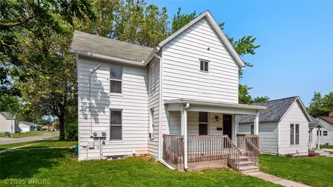 601 N 1st St, Indianola, IA 50125