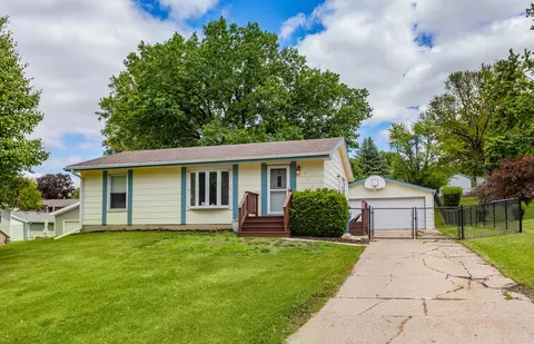 706 S Buxton St, Indianola, IA 50125